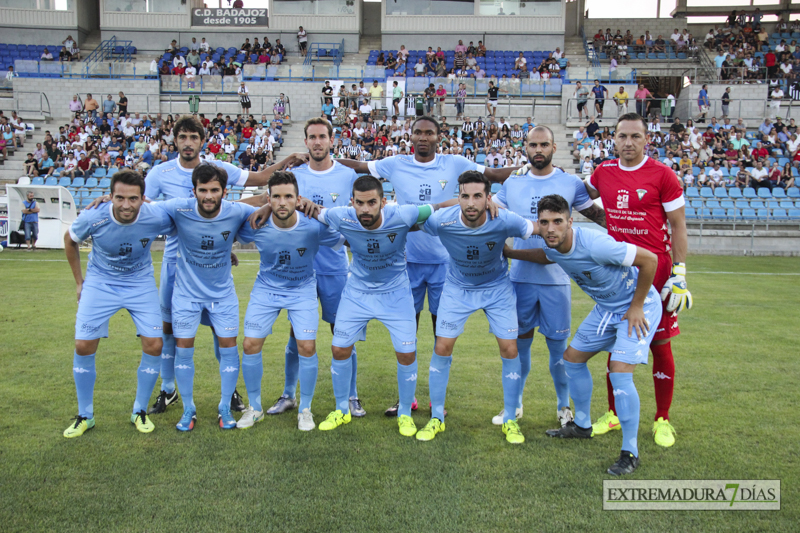 Imágenes de la presentación del CD Badajoz ante su afición