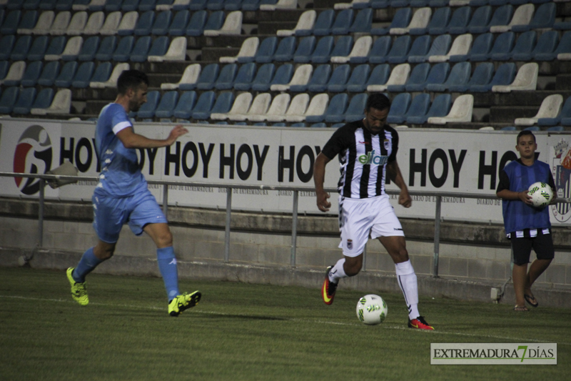 Imágenes de la presentación del CD Badajoz ante su afición