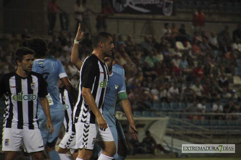 Imágenes de la presentación del CD Badajoz ante su afición