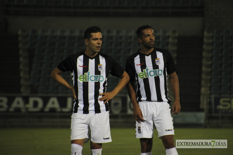 Imágenes de la presentación del CD Badajoz ante su afición