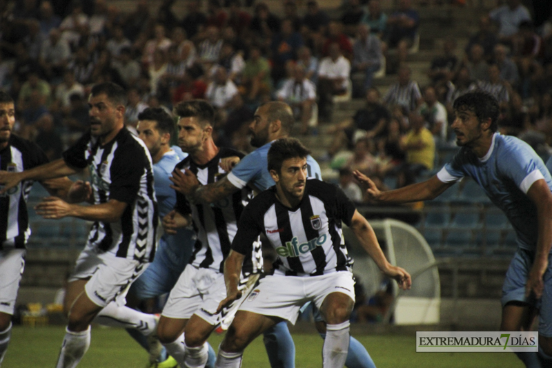 Imágenes de la presentación del CD Badajoz ante su afición