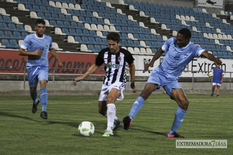 Imágenes de la presentación del CD Badajoz ante su afición