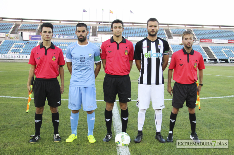 Imágenes de la presentación del CD Badajoz ante su afición