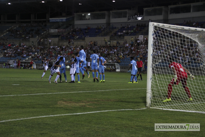 Imágenes de la presentación del CD Badajoz ante su afición