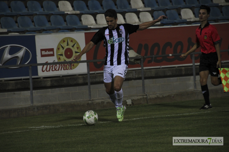 Imágenes de la presentación del CD Badajoz ante su afición