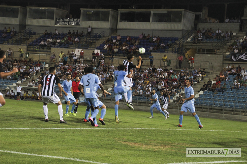 Imágenes de la presentación del CD Badajoz ante su afición