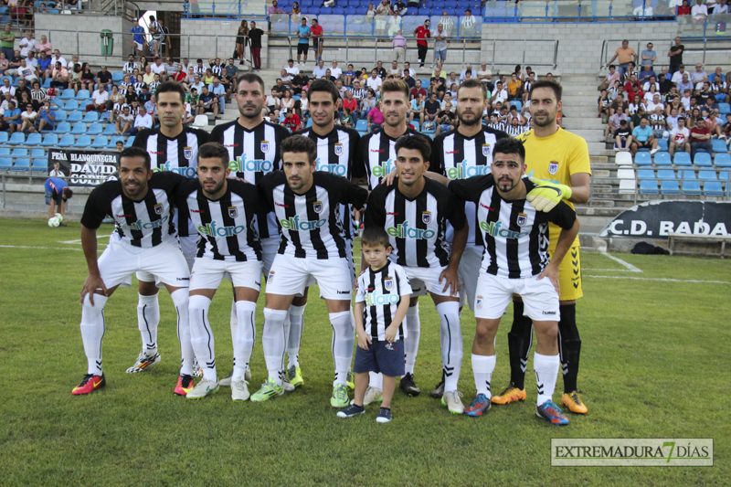 Imágenes de la presentación del CD Badajoz ante su afición