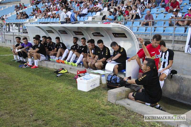 Imágenes de la presentación del CD Badajoz ante su afición