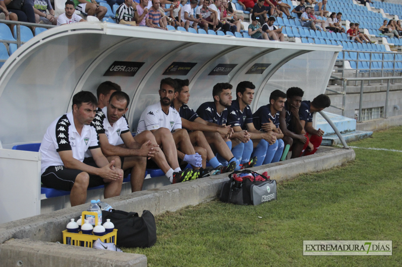 Imágenes de la presentación del CD Badajoz ante su afición