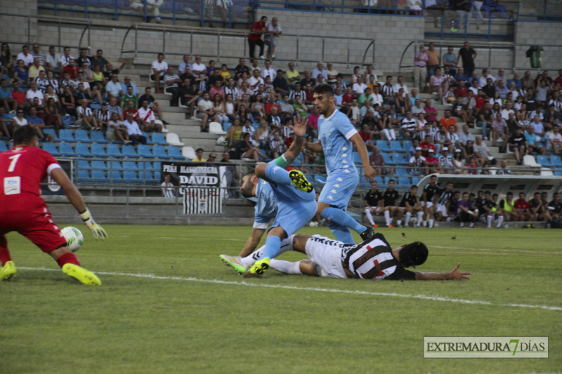 Imágenes de la presentación del CD Badajoz ante su afición