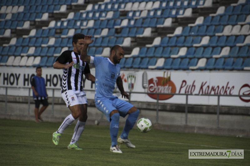 Imágenes de la presentación del CD Badajoz ante su afición