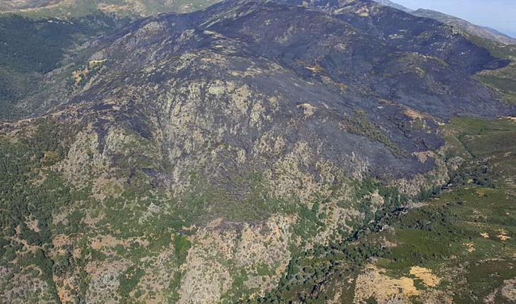 Noche sin sobresaltos en el incendio de la Garganta de los Infiernos