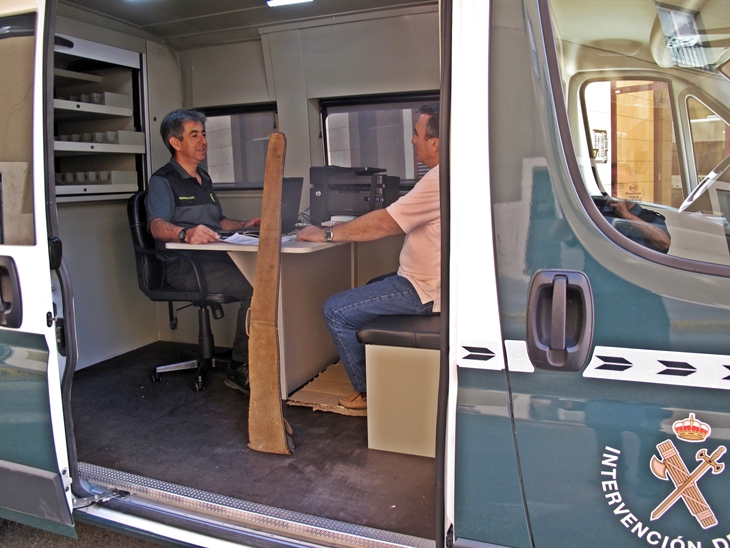 La Unidad Móvil de Armas de la Guardia Civil llega a los pueblos