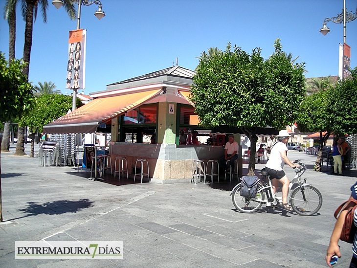 Continúa la polémica por los quioscos de la Plaza de España