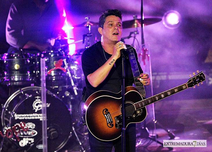 Alejandro Sanz consigue emocionar a un completo Teatro Romano