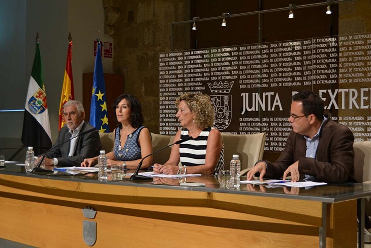 El nuevo curso escolar comienza con más profesores y menos alumnos