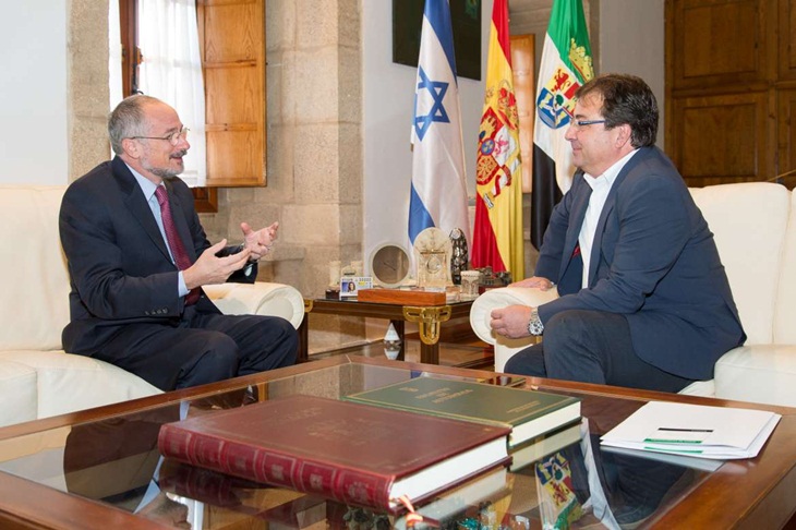 Israel y Extremadura elaboran colaborarán en proyectos relacionados con la cirugía