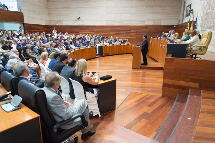 La Asamblea acoge el acto insitucional del Día de Extremadura