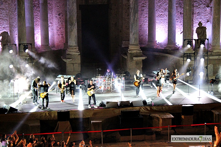 Alejandro Sanz consigue emocionar a un completo Teatro Romano