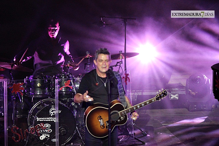 Alejandro Sanz consigue emocionar a un completo Teatro Romano