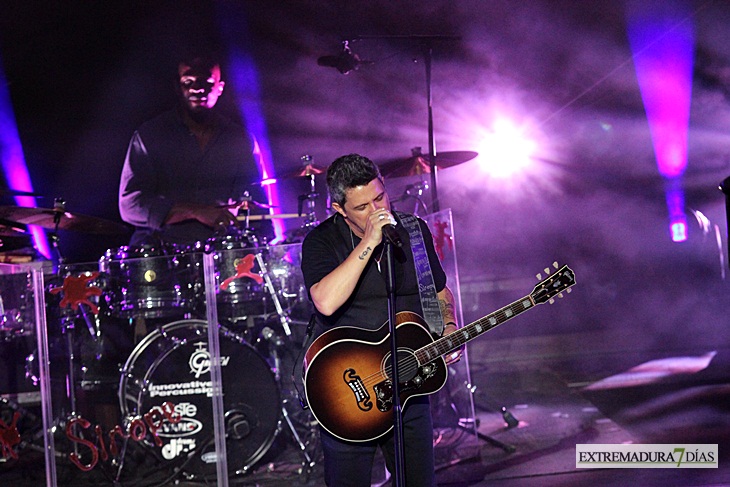 Alejandro Sanz consigue emocionar a un completo Teatro Romano