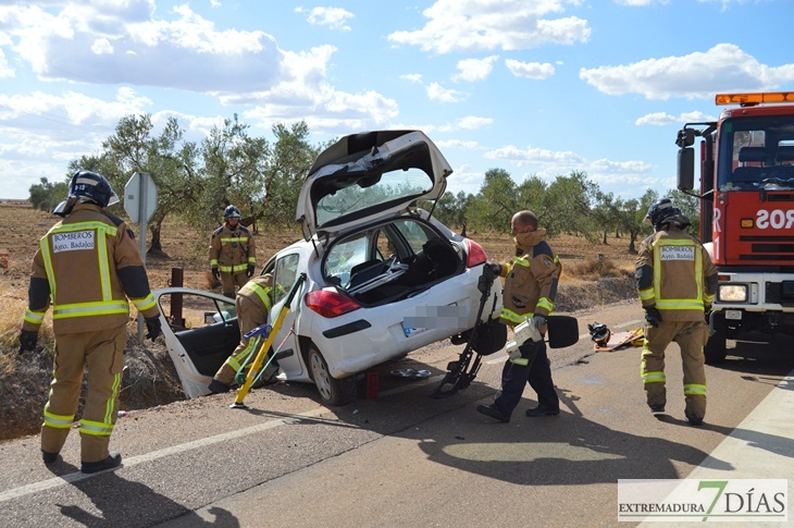 Accidente de tráfico en la carretera Badajoz-Corte de Peleas