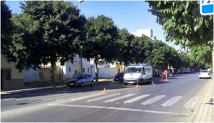 La Policía refuerza con 'captafaros' un paso de peatones de Badajoz