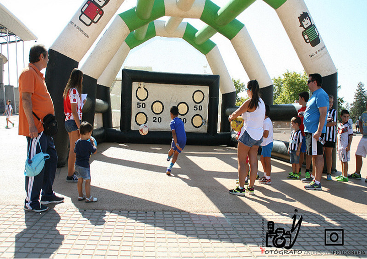 El CD Badajoz organiza el II Día del niño blanquinegro