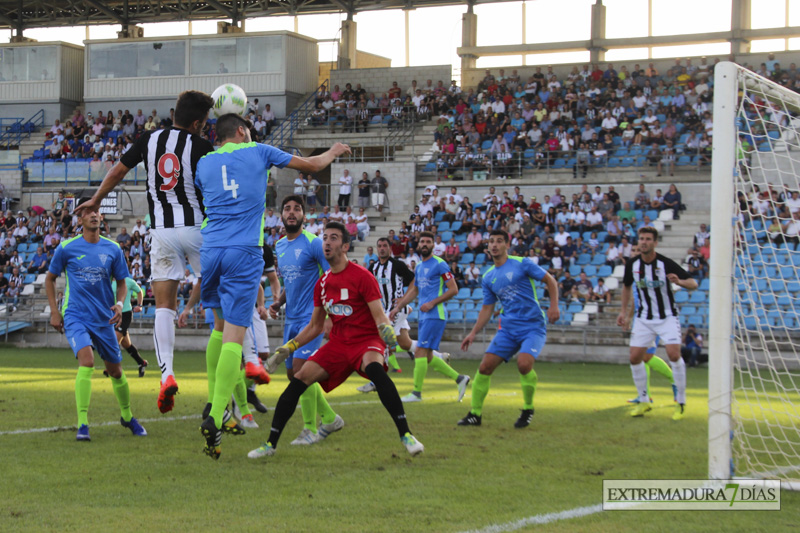 Imágenes del CD Badajoz 4 - 1 Calamonte