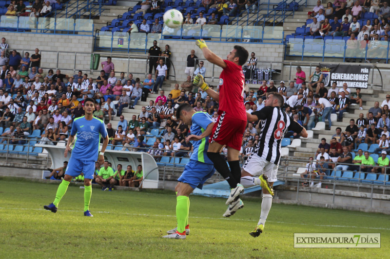 Imágenes del CD Badajoz 4 - 1 Calamonte