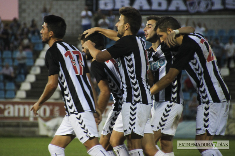 Imágenes del CD Badajoz 4 - 1 Calamonte