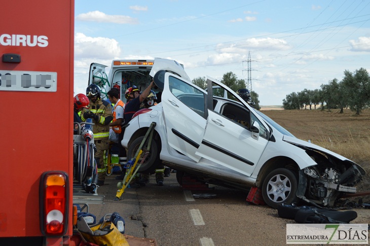 Accidente de tráfico en la carretera Badajoz-Corte de Peleas