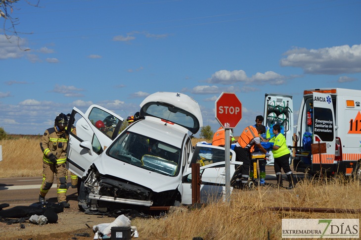 Accidente de tráfico en la carretera Badajoz-Corte de Peleas