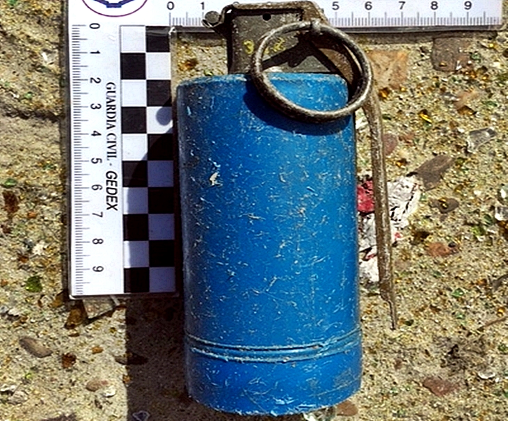 Guardia Civil desactiva una granada de mano localizada en una fábrica de vidrios