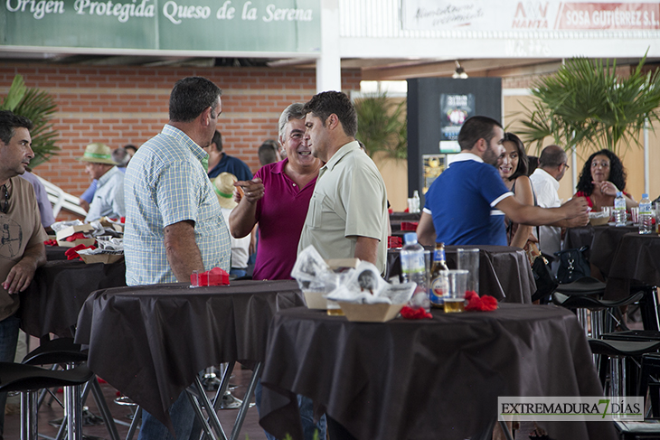 Ambiente en el Salón Ovino de Castuera