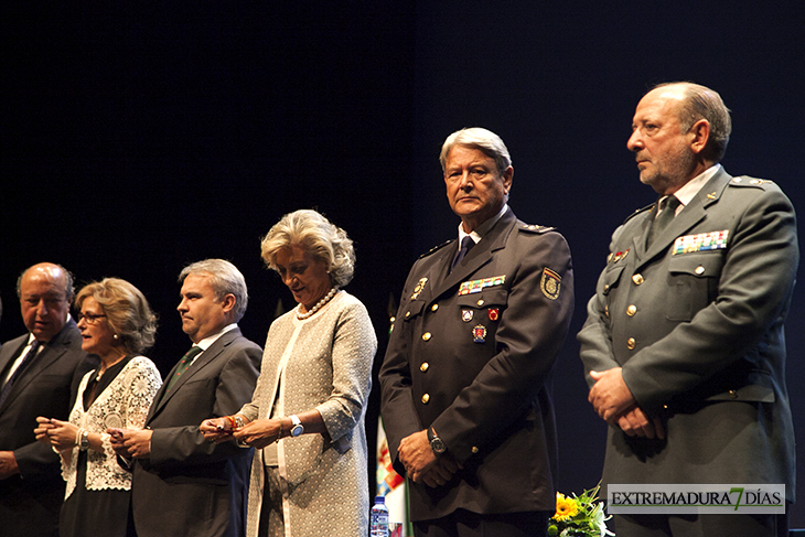 Entrega de medallas con motivo del Día de la Policía Local de Badajoz