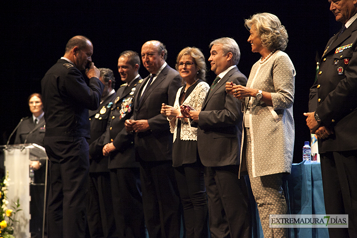 Entrega de medallas con motivo del Día de la Policía Local de Badajoz