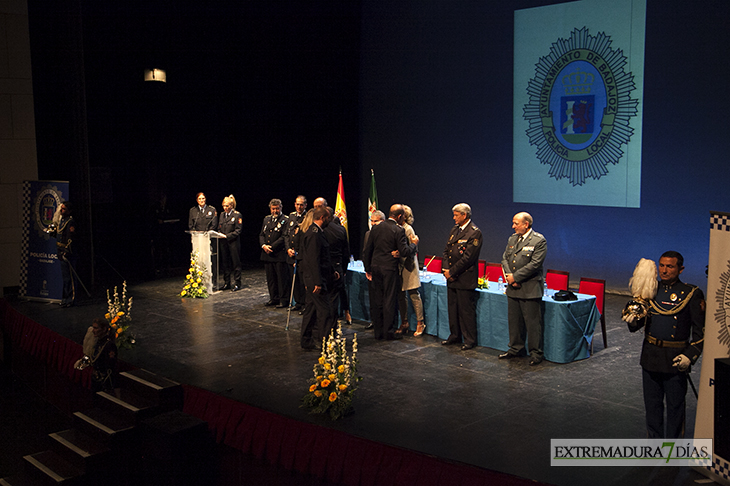 Entrega de medallas con motivo del Día de la Policía Local de Badajoz