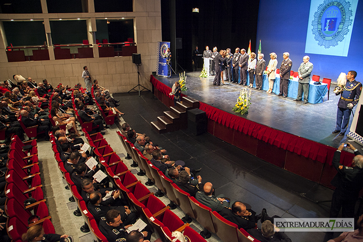 Entrega de medallas con motivo del Día de la Policía Local de Badajoz