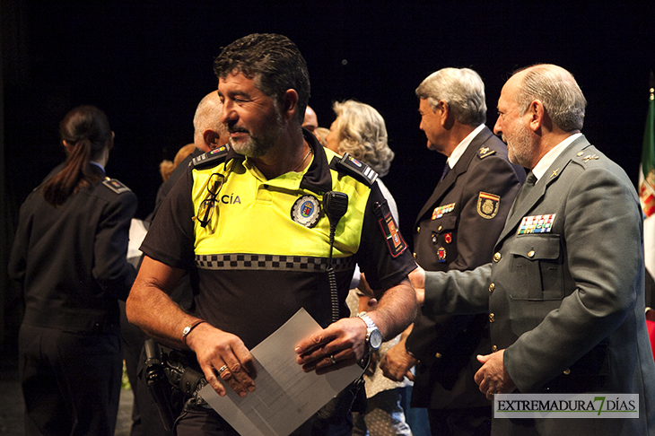 Entrega de medallas con motivo del Día de la Policía Local de Badajoz