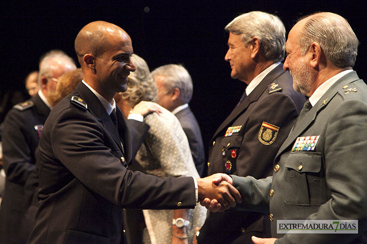 Entrega de medallas con motivo del Día de la Policía Local de Badajoz