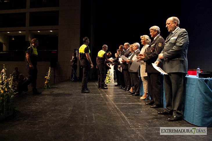 Entrega de medallas con motivo del Día de la Policía Local de Badajoz