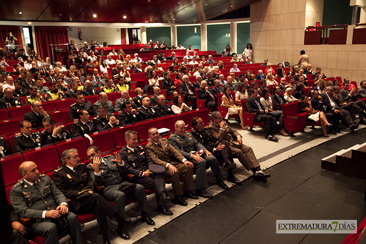 Entrega de medallas con motivo del Día de la Policía Local de Badajoz