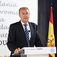 Monago: “Soy todo oídos para escuchar las propuestas de Vara”