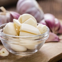 Aceuchal estudia potenciar el mercado del ajo con una feria