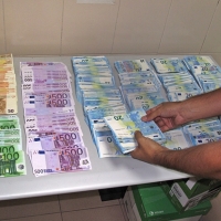 Un ciudadano chino intenta sacar por Caya 95.300 euros sin declarar