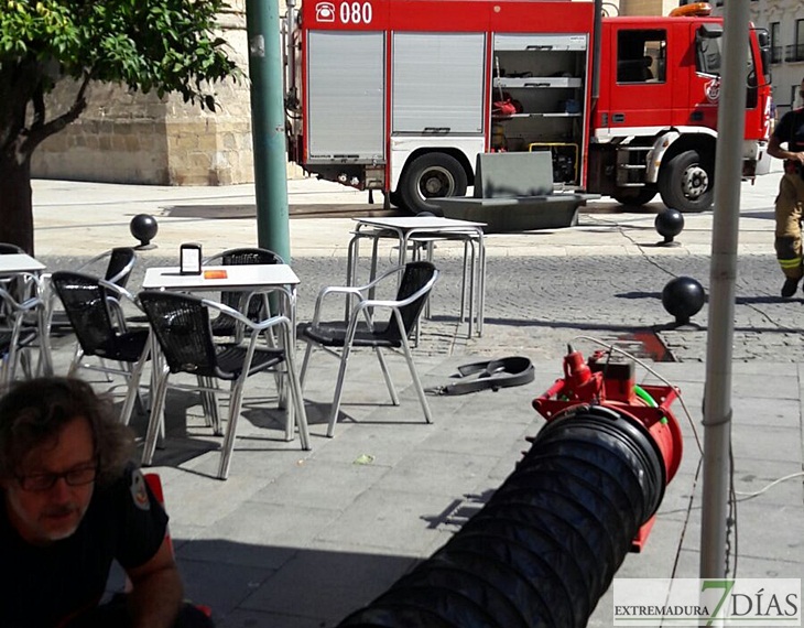 Una avería deja sin electricidad a establecimientos de Plaza España