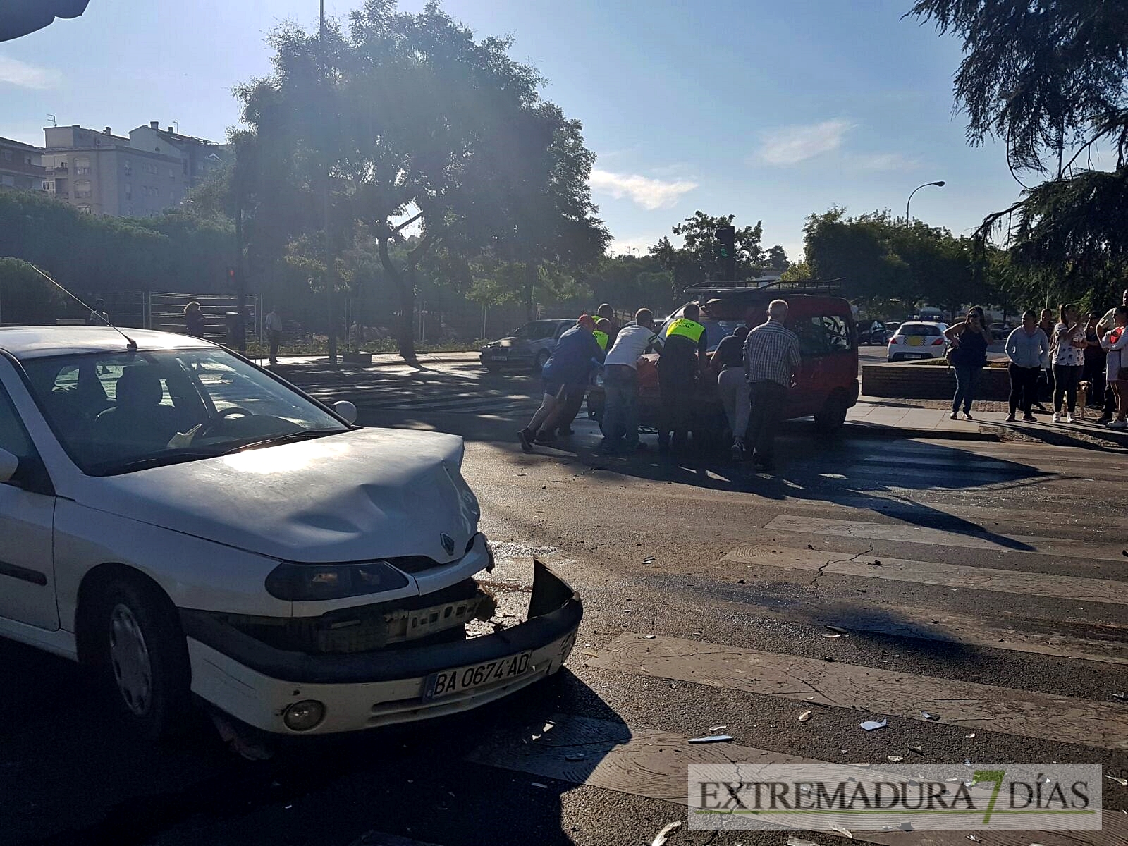 Choque entre dos vehículos en el parque de la Legión