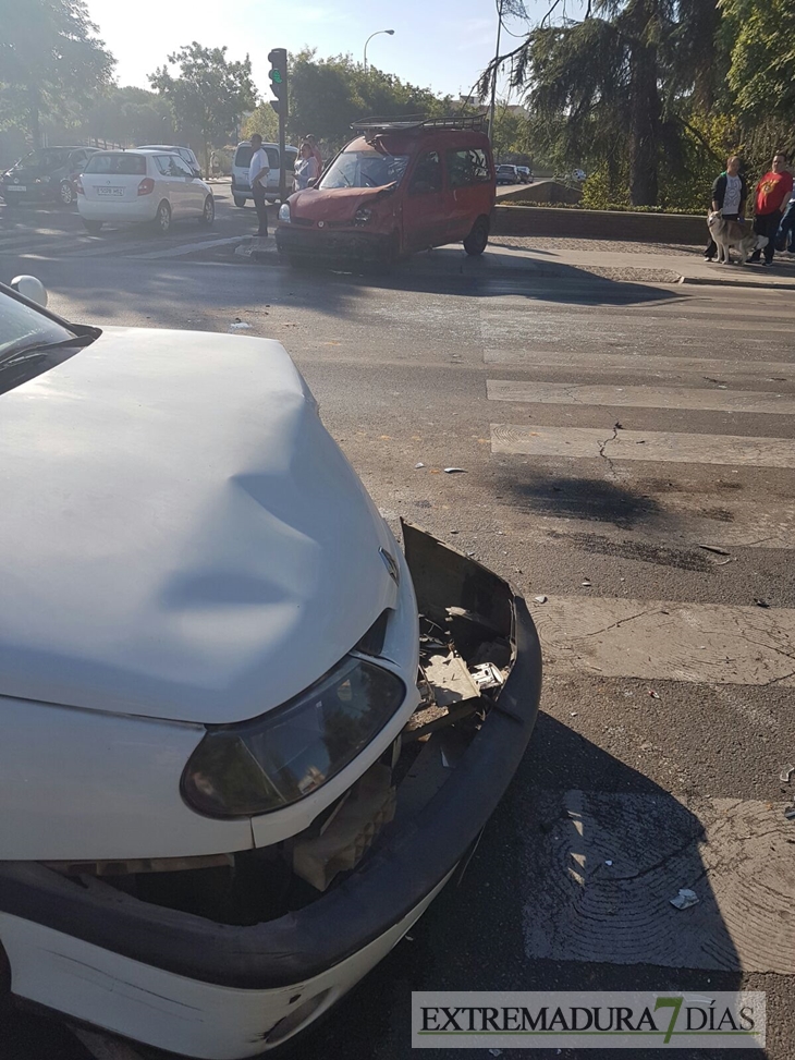 Choque entre dos vehículos en el parque de la Legión