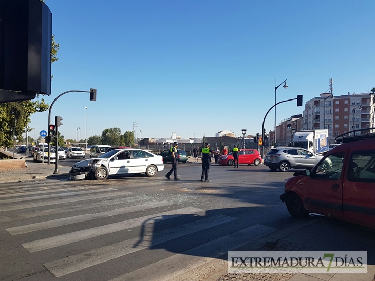 Choque entre dos vehículos en el parque de la Legión
